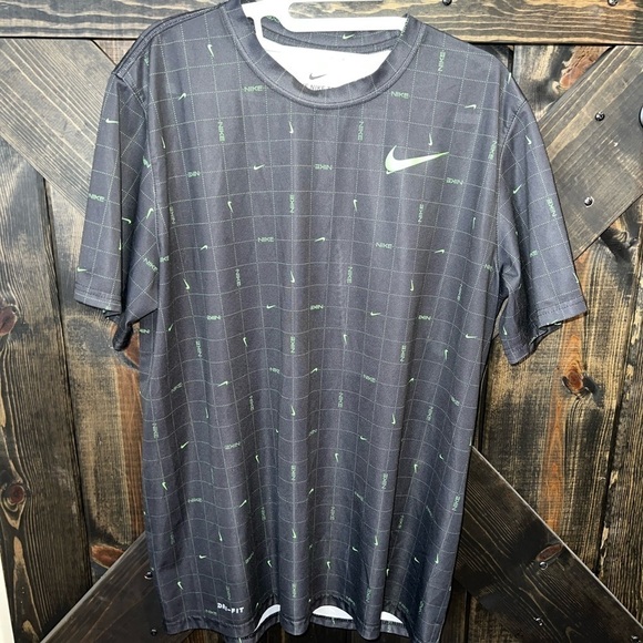 Nike Tee L Legend Printed Training Top Dri-Fit Black Green Logo Shirt - Picture 1 of 8